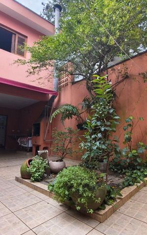 Casa à venda com 248m², 3 quartos e 3 vagas Casa à venda com 248m², 3 quartos e 3 vagasÁrea externa