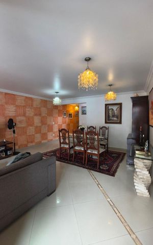 Casa à venda com 248m², 3 quartos e 3 vagas Casa à venda com 248m², 3 quartos e 3 vagasSala