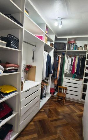 Casa à venda com 248m², 3 quartos e 3 vagas Casa à venda com 248m², 3 quartos e 3 vagasCloset