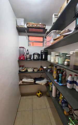Casa à venda com 248m², 3 quartos e 3 vagas Casa à venda com 248m², 3 quartos e 3 vagasDispensa