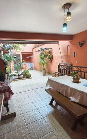 Casa à venda com 248m², 3 quartos e 3 vagas Casa à venda com 248m², 3 quartos e 3 vagasÁrea externa