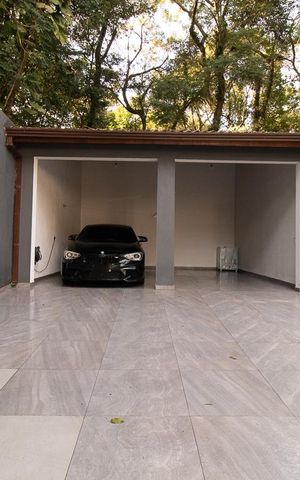 Casa à venda com 350m², 4 quartos e 8 vagas Casa à venda com 350m², 4 quartos e 8 vagasGaragem