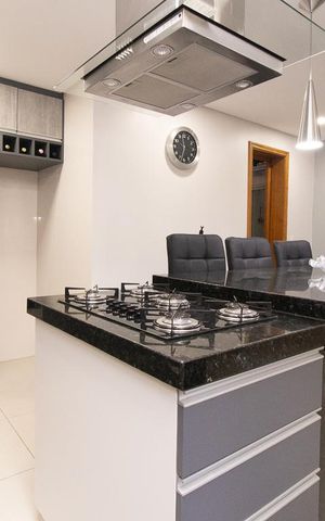 Casa à venda com 350m², 4 quartos e 8 vagas Casa à venda com 350m², 4 quartos e 8 vagasCozinha - Armários