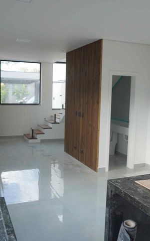 Casa de condomínio à venda com 131m², 2 quartos e 2 vagasSala