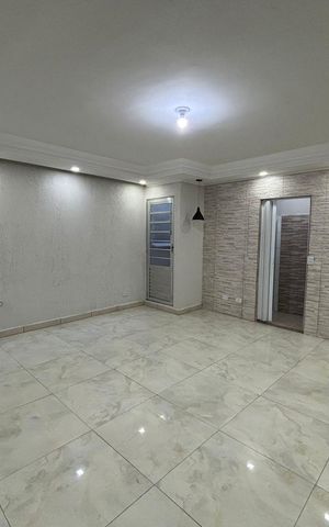 Casa à venda com 570m², 3 quartos e 2 vagas Casa à venda com 570m², 3 quartos e 2 vagasSala