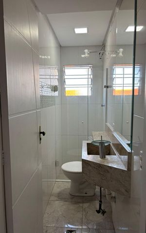Casa à venda com 570m², 3 quartos e 2 vagas Casa à venda com 570m², 3 quartos e 2 vagasBanheiro