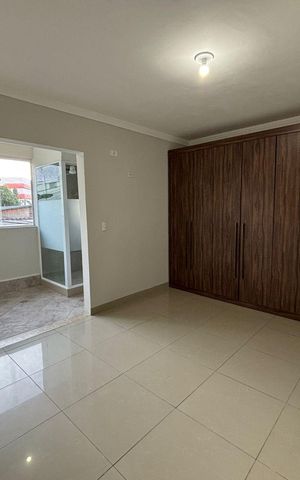 Casa à venda com 570m², 3 quartos e 2 vagas Casa à venda com 570m², 3 quartos e 2 vagasQuarto 3 suíte