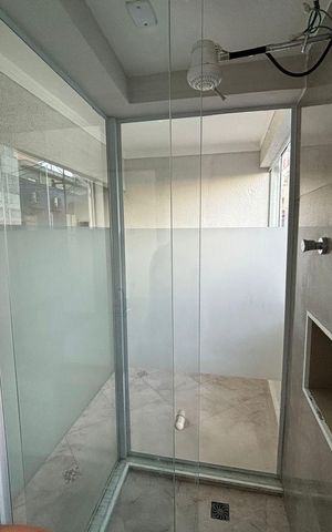 Casa à venda com 570m², 3 quartos e 2 vagas Casa à venda com 570m², 3 quartos e 2 vagasBanheiro suíte