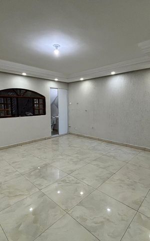 Casa à venda com 570m², 3 quartos e 2 vagas Casa à venda com 570m², 3 quartos e 2 vagasSala
