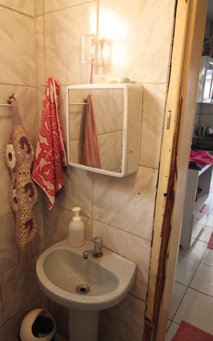 Casa à venda com 360m², 2 quartos e sem vagaBanheiro