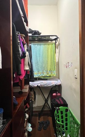 Casa à venda com 210m², 3 quartos e 2 vagas Casa à venda com 210m², 3 quartos e 2 vagasCloset da suíte
