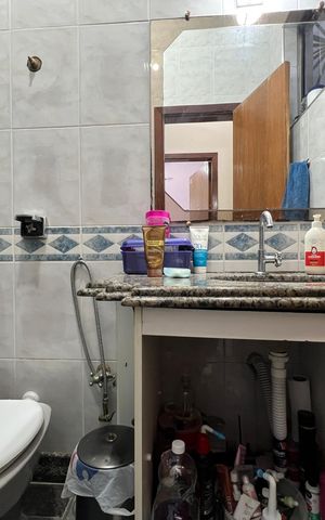 Casa à venda com 210m², 3 quartos e 2 vagas Casa à venda com 210m², 3 quartos e 2 vagasBanheiro Social
