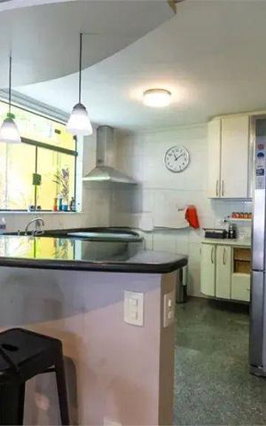 Casa à venda com 189m², 4 quartos e 2 vagas