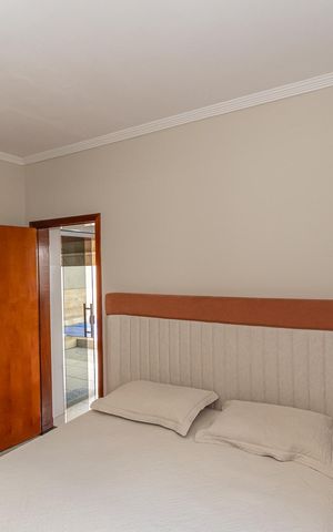 Casa à venda com 250m², 2 quartos e 3 vagas Casa à venda com 250m², 2 quartos e 3 vagasSuite 1
