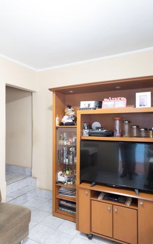 Casa à venda com 90m², 3 quartos e 2 vagas Casa à venda com 90m², 3 quartos e 2 vagasSala