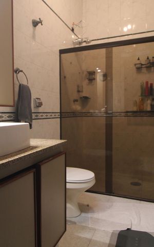 Casa à venda com 96m², 3 quartos e 2 vagasBanheiro da suíte