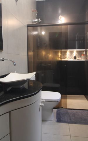 Casa à venda com 96m², 3 quartos e 2 vagasBanheiro comum