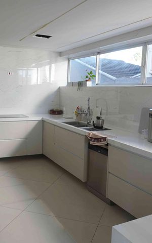 Casa de condomínio para alugar com 405m², 2 quartos e 4 vagasCozinha