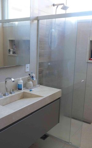 Casa de condomínio para alugar com 405m², 2 quartos e 4 vagasBanheiro da Suíte 2
