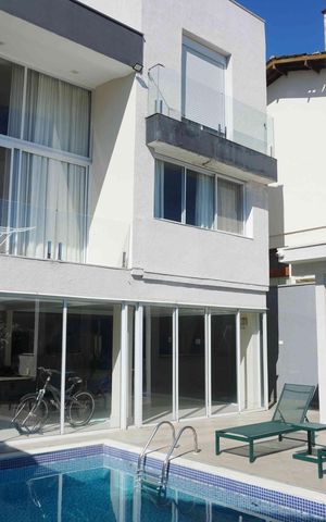 Casa de condomínio para alugar com 405m², 2 quartos e 4 vagasPiscina
