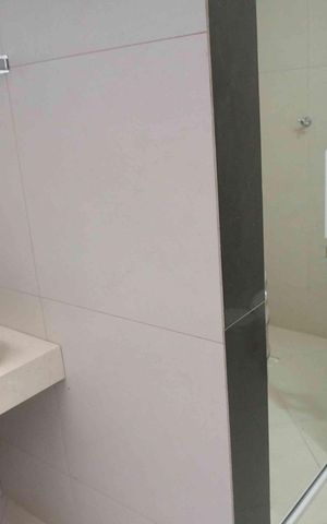 Casa de condomínio para alugar com 405m², 2 quartos e 4 vagasBanheiro