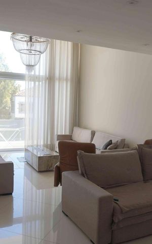 Casa de condomínio para alugar com 405m², 2 quartos e 4 vagasSala de Estar