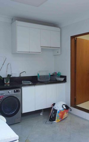 Casa de condomínio para alugar com 405m², 2 quartos e 4 vagasÁrea de Serviço