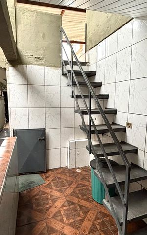 Casa para alugar com 70m², 2 quartos e sem vaga Casa para alugar com 70m², 2 quartos e sem vagaEscada