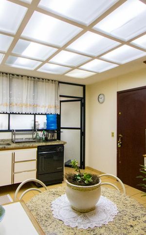 Apartamento à venda com 156m², 4 quartos e 3 vagas Apartamento à venda com 156m², 4 quartos e 3 vagasCozinha