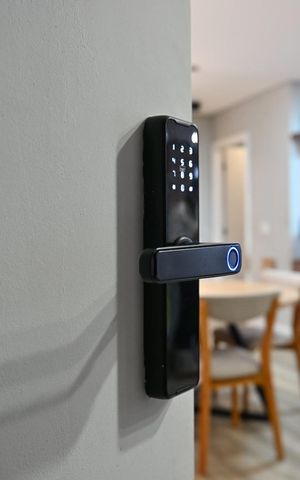 Apartamento à venda com 74m², 2 quartos e 2 vagasFechadura Eletrônica
