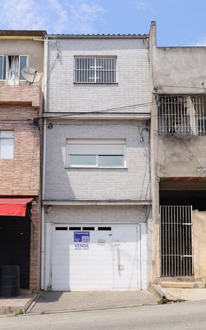 Casa à venda com 240m², 2 quartos e 1 vagaFachada