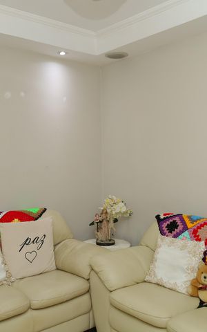 Casa à venda com 240m², 2 quartos e 1 vagaSala