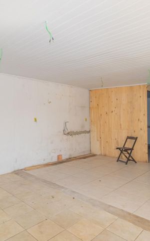 Casa à venda com 60m², 2 quartos e 1 vagaFundos
