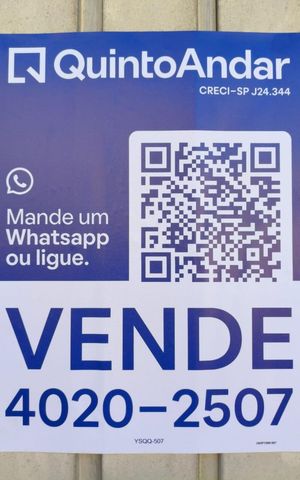 Casa à venda com 180m², 3 quartos e 3 vagas Casa à venda com 180m², 3 quartos e 3 vagasFachada