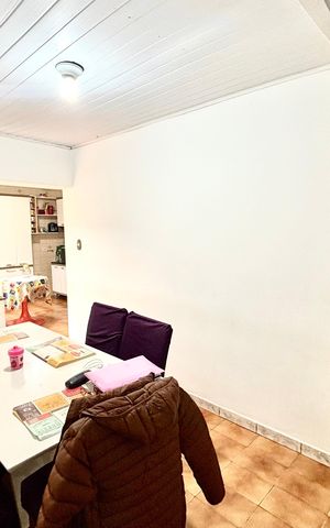 Casa à venda com 327m², 8 quartos e 2 vagas Casa à venda com 327m², 8 quartos e 2 vagasSala de jantar