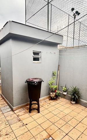 Casa à venda com 327m², 8 quartos e 2 vagas Casa à venda com 327m², 8 quartos e 2 vagasQuintal