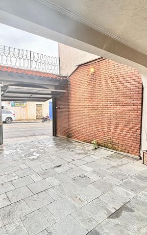 Casa à venda com 327m², 8 quartos e 2 vagas Casa à venda com 327m², 8 quartos e 2 vagasGaragem