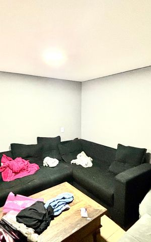 Casa à venda com 327m², 8 quartos e 2 vagas Casa à venda com 327m², 8 quartos e 2 vagasSala 1