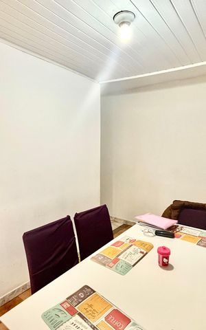 Casa à venda com 327m², 8 quartos e 2 vagas Casa à venda com 327m², 8 quartos e 2 vagasSala de jantar
