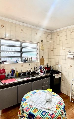 Casa à venda com 327m², 8 quartos e 2 vagas Casa à venda com 327m², 8 quartos e 2 vagasCozinha