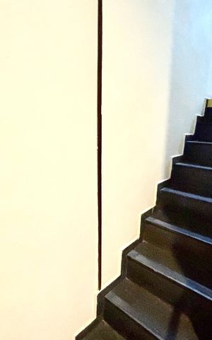 Casa à venda com 327m², 8 quartos e 2 vagas Casa à venda com 327m², 8 quartos e 2 vagasEscada