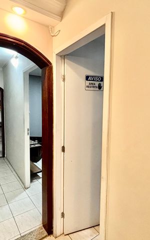 Casa à venda com 327m², 8 quartos e 2 vagas Casa à venda com 327m², 8 quartos e 2 vagasCorredor