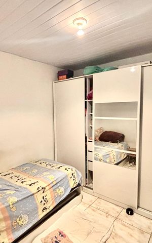 Casa à venda com 327m², 8 quartos e 2 vagas Casa à venda com 327m², 8 quartos e 2 vagasQuarto 5
