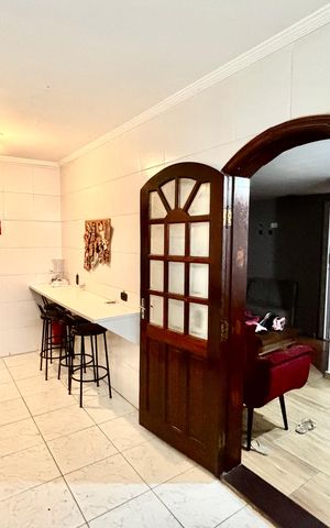 Casa à venda com 327m², 8 quartos e 2 vagas Casa à venda com 327m², 8 quartos e 2 vagasCozinha