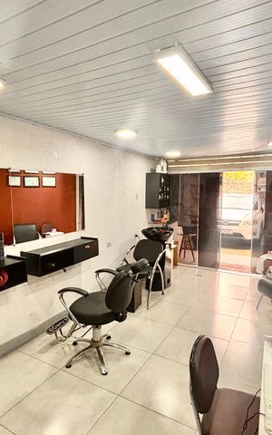 Casa à venda com 327m², 8 quartos e 2 vagas Casa à venda com 327m², 8 quartos e 2 vagasÁrea comum