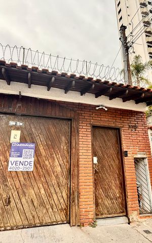 Casa à venda com 327m², 8 quartos e 2 vagas Casa à venda com 327m², 8 quartos e 2 vagasFachada