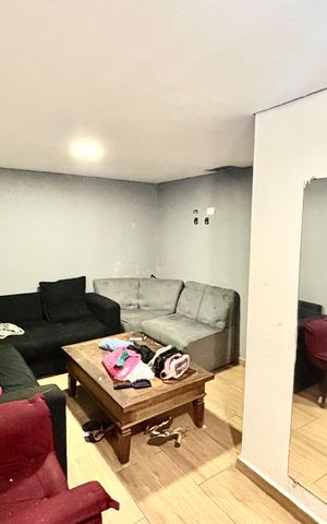 Casa à venda com 327m², 8 quartos e 2 vagas Casa à venda com 327m², 8 quartos e 2 vagasSala 1