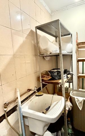 Casa à venda com 327m², 8 quartos e 2 vagas Casa à venda com 327m², 8 quartos e 2 vagasÁrea de serviço
