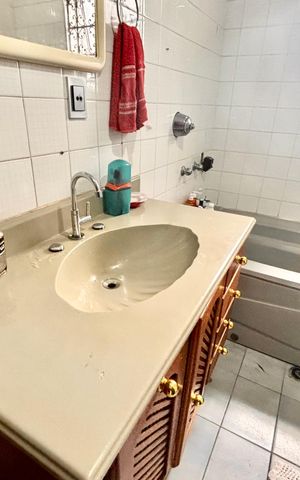 Casa à venda com 327m², 8 quartos e 2 vagas Casa à venda com 327m², 8 quartos e 2 vagasQuarto 4