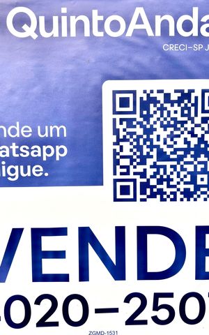 Casa à venda com 327m², 8 quartos e 2 vagas Casa à venda com 327m², 8 quartos e 2 vagasFachada